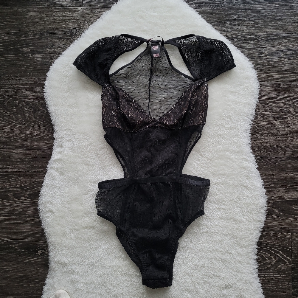 Victoria's Secret Cute Lace Cut Out Bodysuit With Cap Sleeves In Black Sz XS